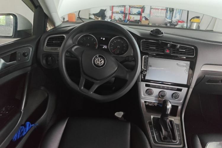 Used Volkswagen Golf 2016 1.6L Automatic Fashion Model Steering Wheel