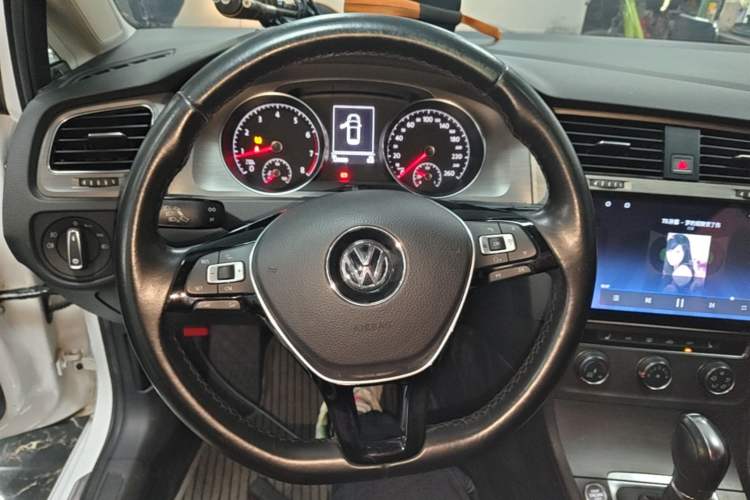 Used Volkswagen Golf 2016 230TSI Automatic Luxury Version Steering Wheel