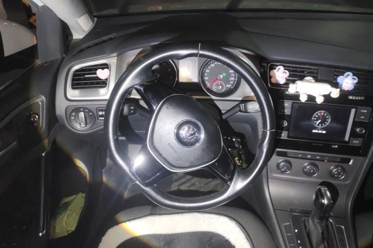 Used Volkswagen Golf 2016 230TSI Automatic Comfort Version Steering Wheel
