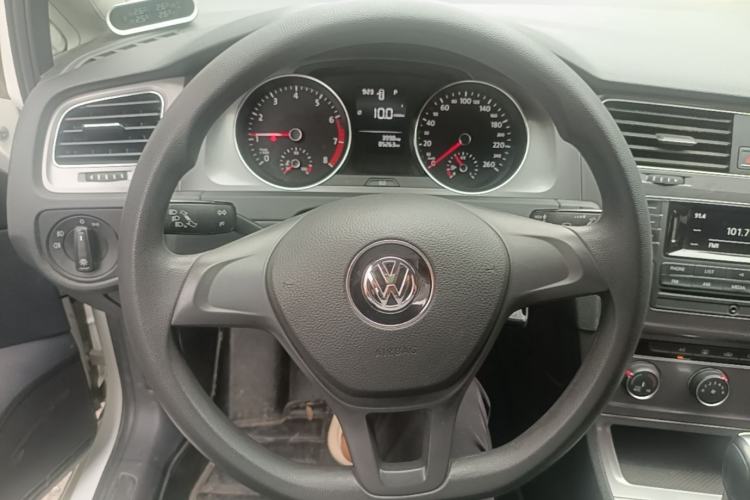 Used Volkswagen Golf 2016 1.6L Automatic Fashion Model Steering Wheel