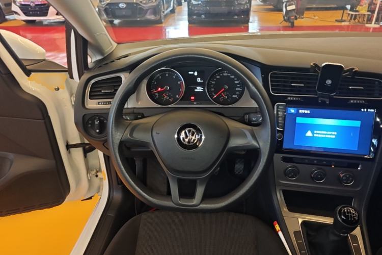 Used Volkswagen Golf 2016 1.6L Manual Fashion Edition Steering Wheel