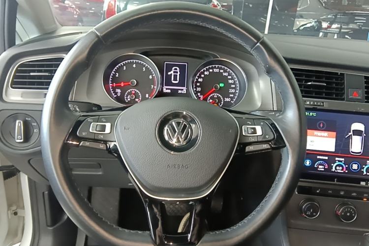 Used Volkswagen Golf 2016 230TSI Automatic Luxury Version Steering Wheel