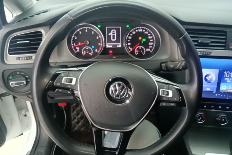 Used Volkswagen Golf 2016 230TSI Automatic Luxury Version Steering Wheel