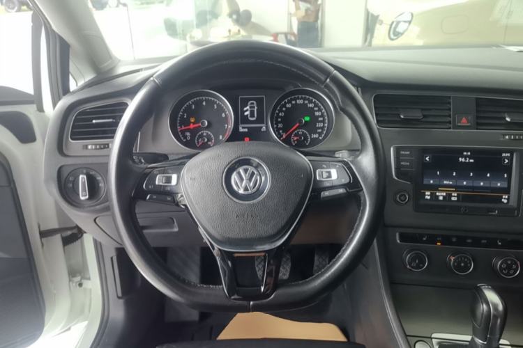 Used Volkswagen Golf 2016 230TSI Automatic Luxury Version Steering Wheel