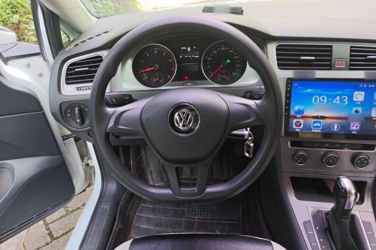 Used Volkswagen Golf 2016 1.6L Automatic Fashion Model Steering Wheel