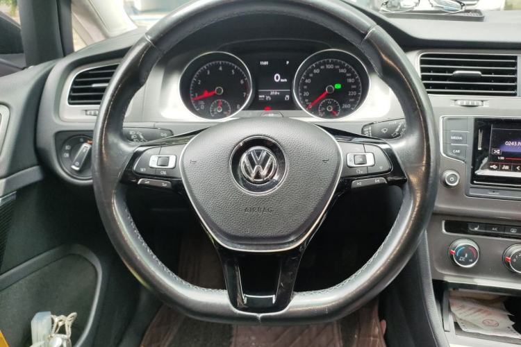 Used Volkswagen Golf 2016 230TSI Automatic Luxury Version Steering Wheel