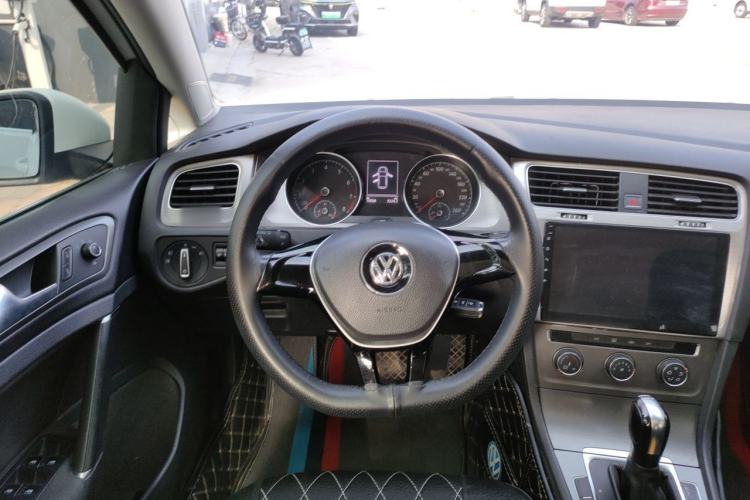 Used Volkswagen Golf 2016 230TSI Automatic Comfort Version Steering Wheel