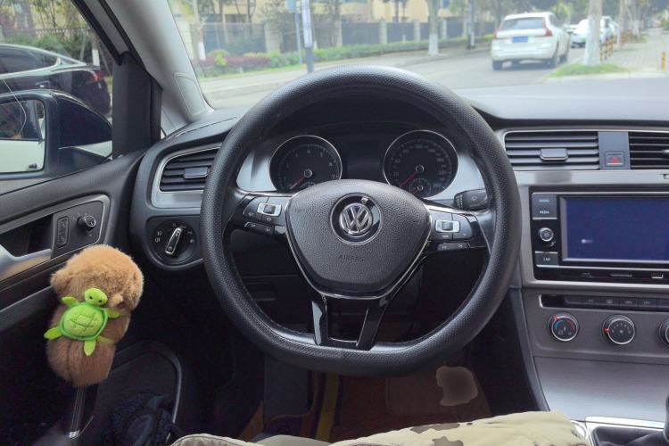 Used Volkswagen Golf 2016 230TSI Manual Comfort Version Steering Wheel
