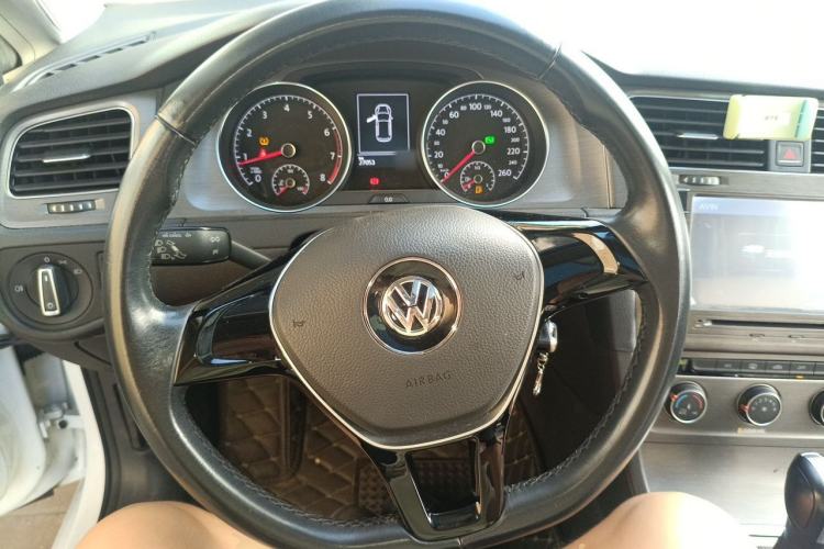 Used Volkswagen Golf 2016 230TSI Automatic Comfort Version Steering Wheel
