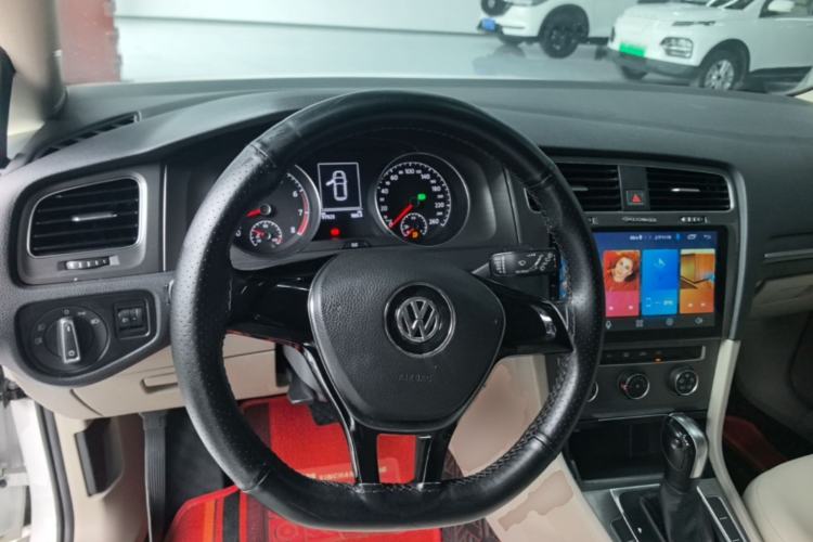 Used Volkswagen Golf 2016 1.6L Automatic Comfort Model Steering Wheel
