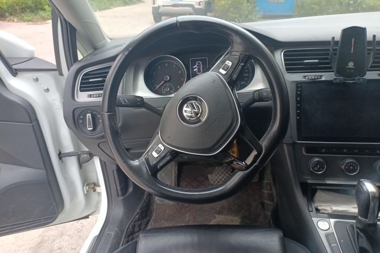 Used Volkswagen Golf 2016 230TSI Automatic Luxury Version Steering Wheel