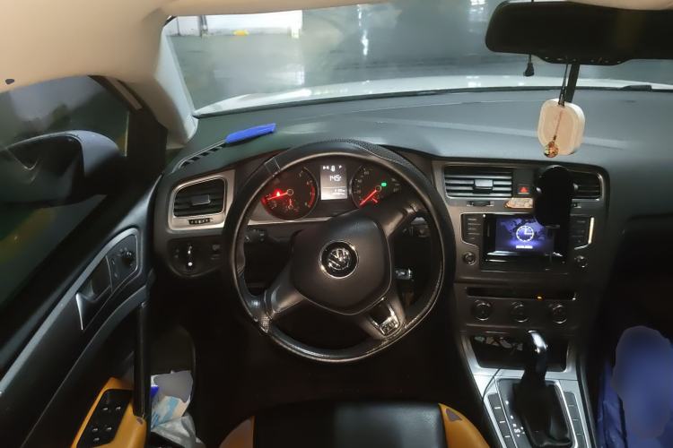 Used Volkswagen Golf 2016 1.6L Automatic Fashion Model Steering Wheel