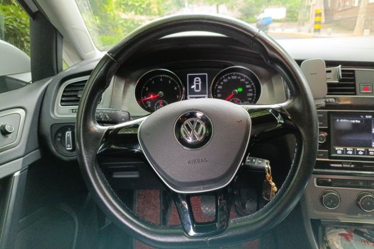 Used Volkswagen Golf 2016 230TSI Automatic Comfort Version Steering Wheel