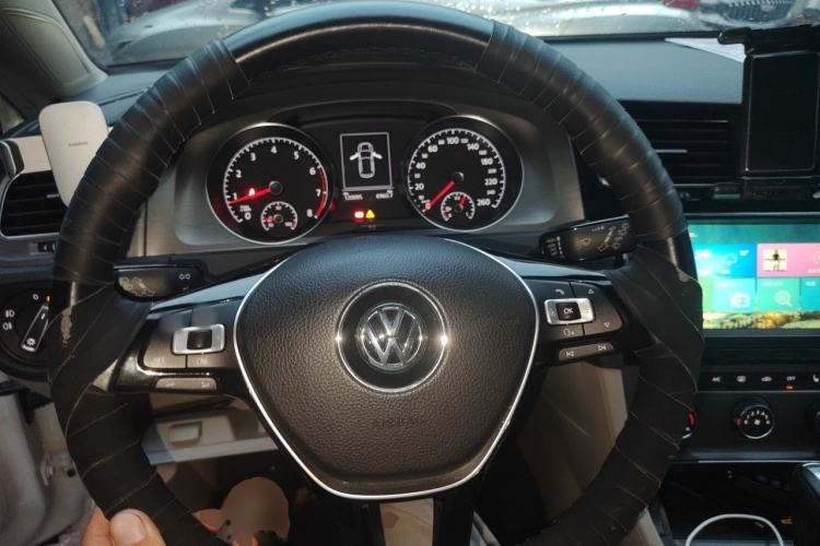 Used Volkswagen Golf 2016 230TSI Automatic Luxury Version Steering Wheel