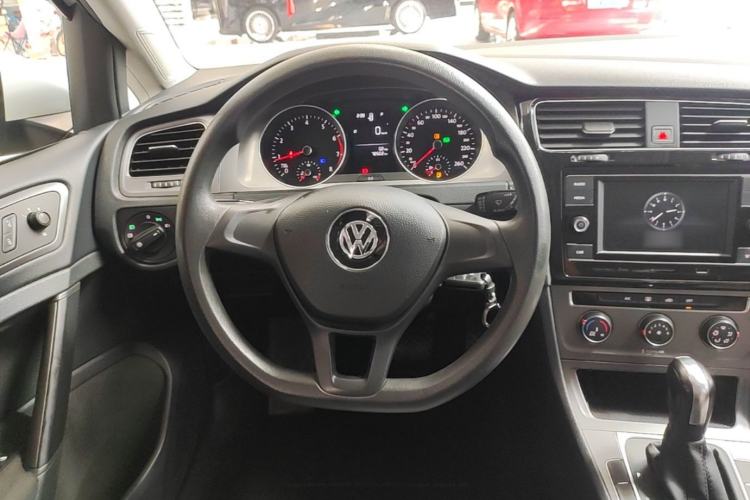 Used Volkswagen Golf 2016 1.6L Automatic Fashion Model Steering Wheel