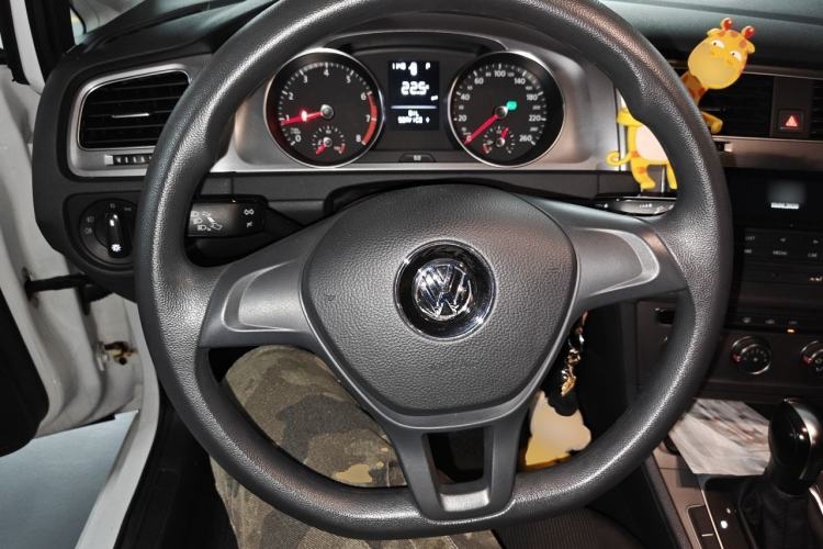 Used Volkswagen Golf 2016 1.6L Automatic Fashion Model Steering Wheel