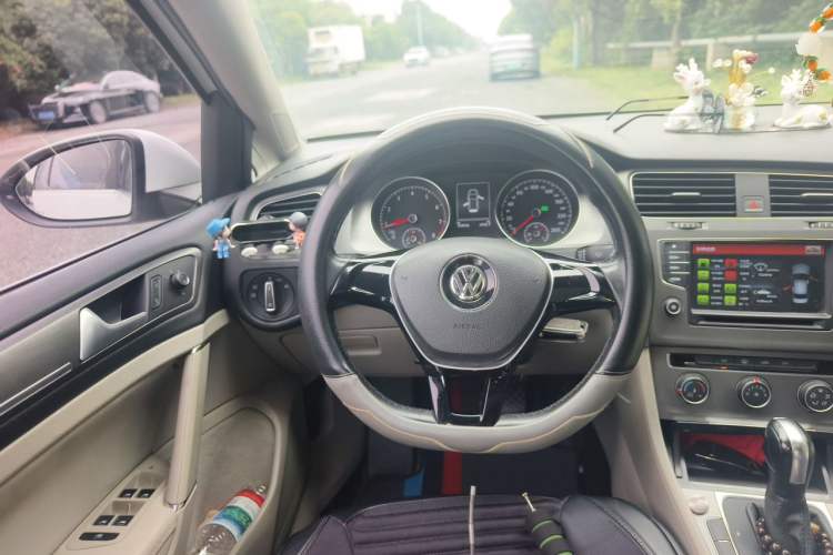 Used Volkswagen Golf 2016 1.6L Automatic Comfort Model Steering Wheel