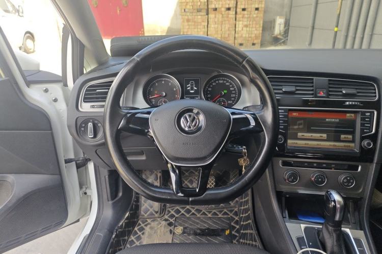 Used Volkswagen Golf 2016 230TSI Automatic Comfort Version Steering Wheel
