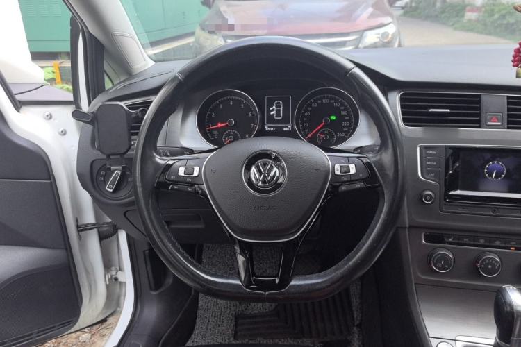 Used Volkswagen Golf 2016 230TSI Automatic Luxury Version Steering Wheel