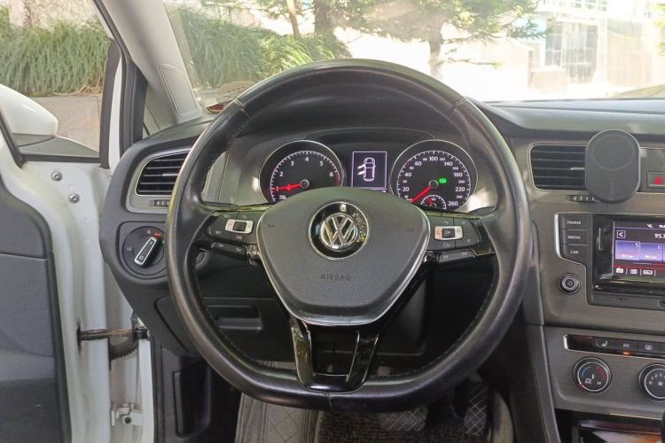 Used Volkswagen Golf 2016 230TSI Automatic Luxury Version Steering Wheel