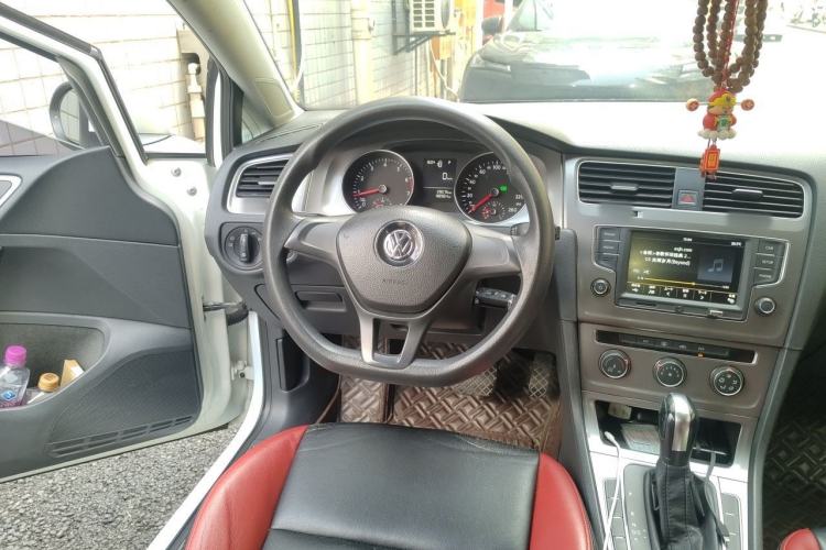 Used Volkswagen Golf 2016 1.6L Automatic Fashion Model Steering Wheel
