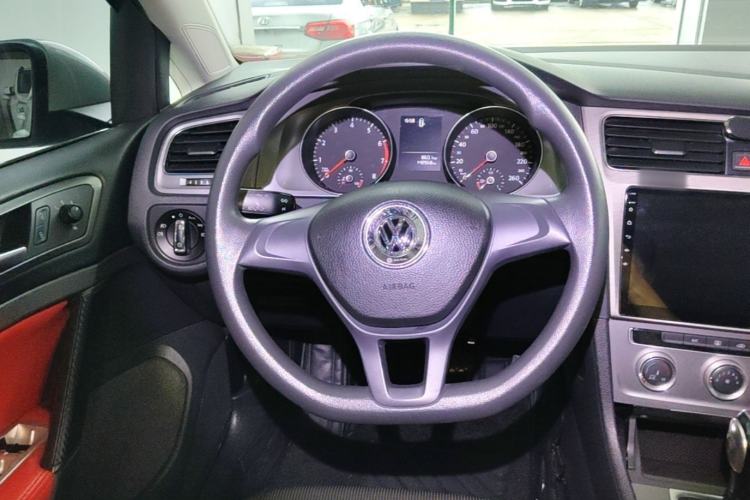 Used Volkswagen Golf 2016 1.6L Automatic Fashion Model Steering Wheel
