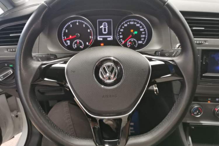 Used Volkswagen Golf 2016 1.6L Automatic Comfort Model Steering Wheel