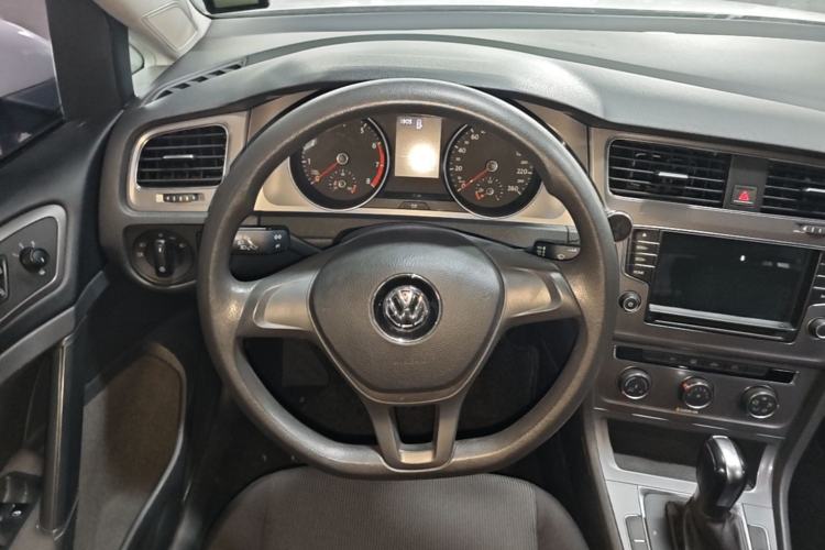 Used Volkswagen Golf 2016 1.6L Automatic Fashion Model Steering Wheel
