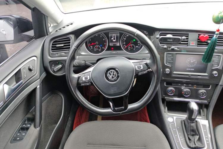 Used Volkswagen Golf 2016 230TSI Automatic Luxury Version Steering Wheel