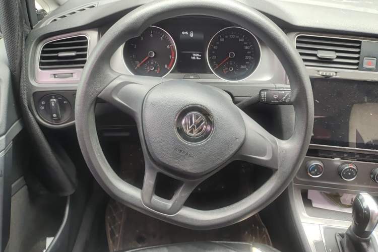 Used Volkswagen Golf 2016 1.6L Automatic Fashion Model Steering Wheel