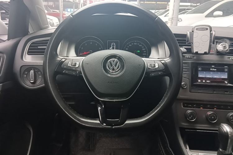 Used Volkswagen Golf 2016 230TSI Automatic Luxury Version Steering Wheel
