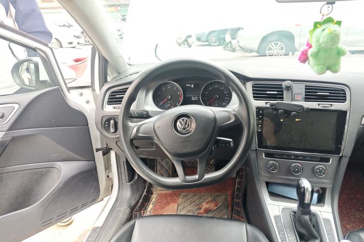 Used Volkswagen Golf 2016 1.6L Automatic Fashion Model Steering Wheel
