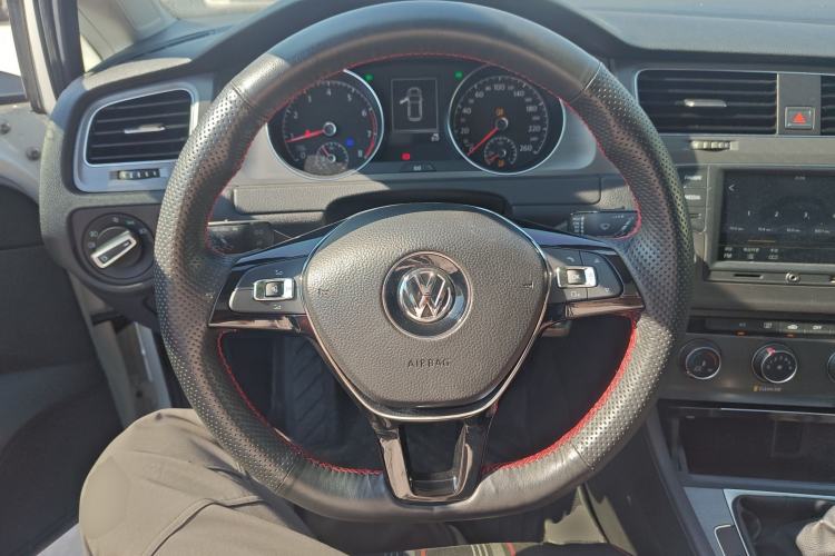Used Volkswagen Golf 2016 230TSI Manual Comfort Version Steering Wheel