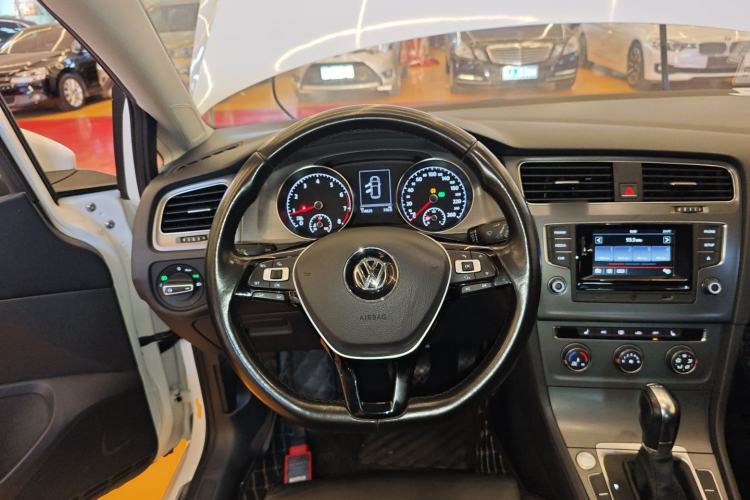 Used Volkswagen Golf 2016 230TSI Automatic Luxury Version Steering Wheel