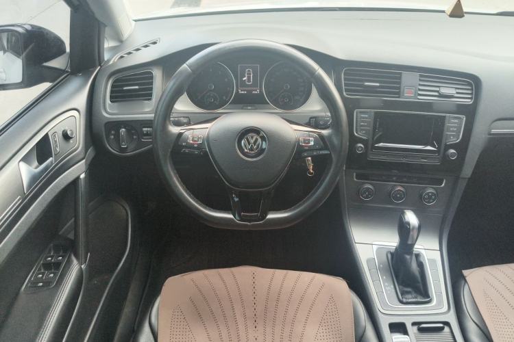 Used Volkswagen Golf 2016 230TSI Automatic Comfort Version Steering Wheel