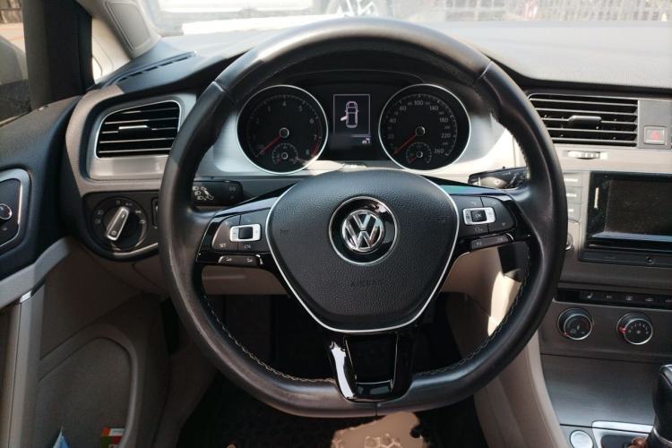 Used Volkswagen Golf 2016 230TSI Automatic Luxury Version Steering Wheel