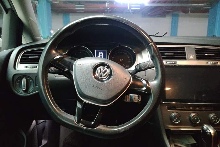 Used Volkswagen Golf 2016 1.6L Automatic Comfort Model Steering Wheel