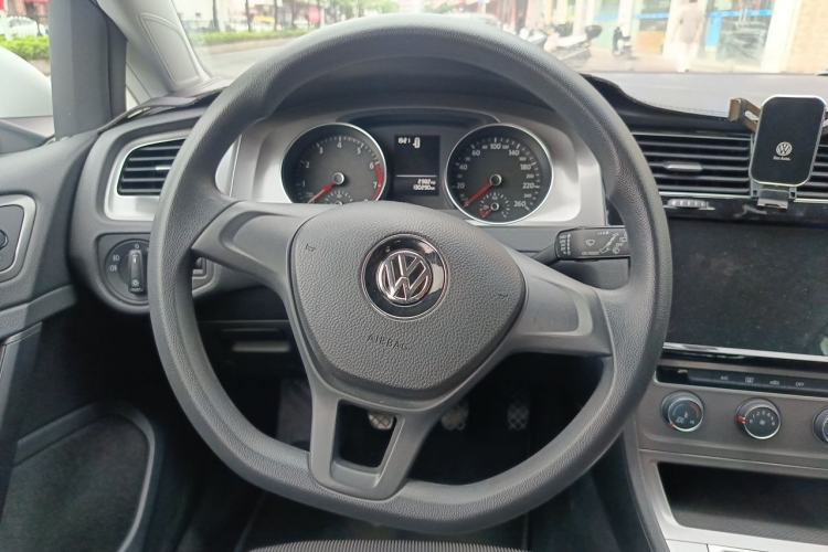 Used Volkswagen Golf 2016 1.6L Manual Fashion Edition Steering Wheel