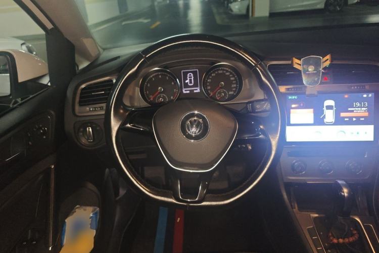 Used Volkswagen Golf 2016 230TSI Automatic Comfort Version Steering Wheel