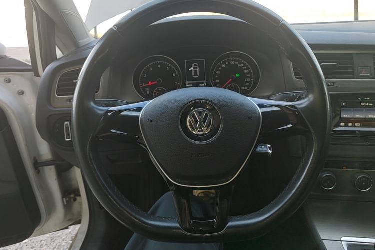 Used Volkswagen Golf 2016 230TSI Automatic Comfort Version Steering Wheel