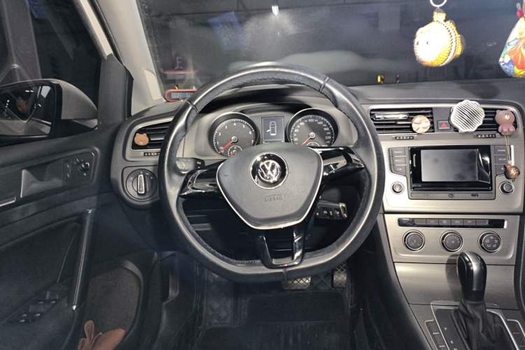 Used Volkswagen Golf 2016 1.6L Automatic Comfort Model Steering Wheel