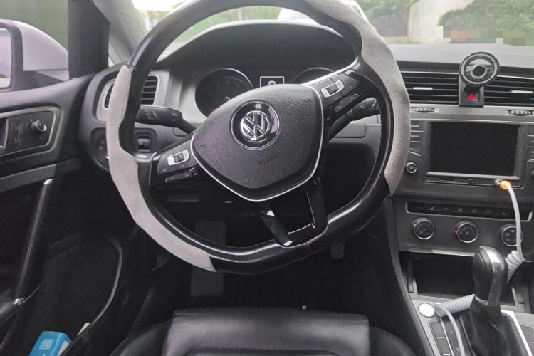 Used Volkswagen Golf 2016 230TSI Automatic Luxury Version Steering Wheel