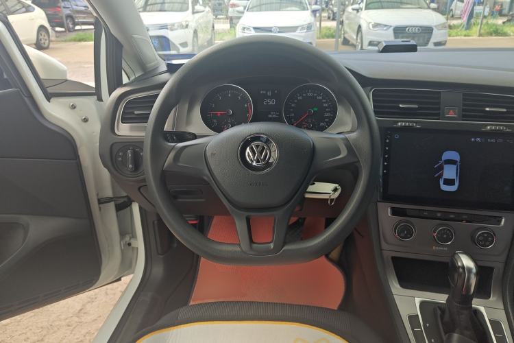 Used Volkswagen Golf 2016 1.6L Automatic Fashion Model Steering Wheel