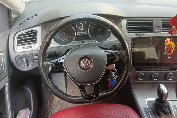 Used Volkswagen Golf 2016 230TSI Automatic Comfort Version Steering Wheel