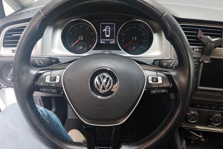 Used Volkswagen Golf 2016 230TSI Automatic Luxury Version Steering Wheel