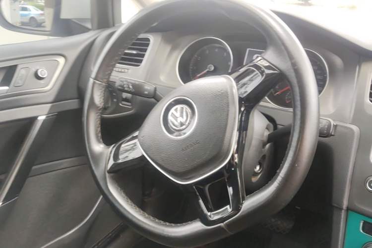 Used Volkswagen Golf 2016 230TSI Automatic Comfort Version Steering Wheel