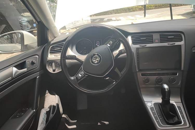 Used Volkswagen Golf 2016 230TSI Automatic Luxury Version Steering Wheel