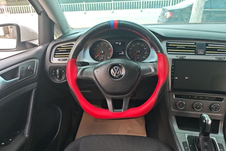 Used Volkswagen Golf 2016 1.6L Automatic Fashion Model Steering Wheel