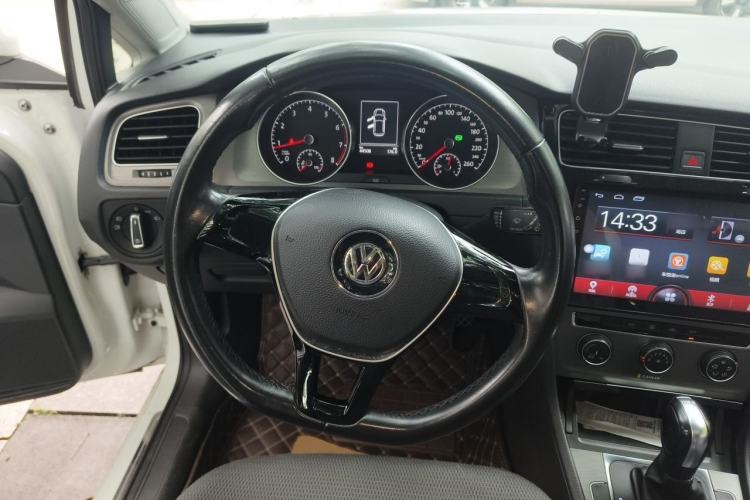 Used Volkswagen Golf 2016 230TSI Automatic Comfort Version Steering Wheel