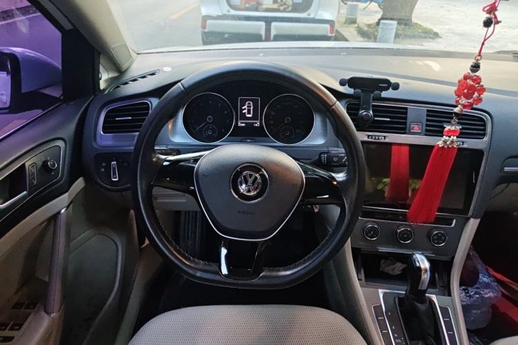 Used Volkswagen Golf 2016 1.6L Automatic Comfort Model Steering Wheel